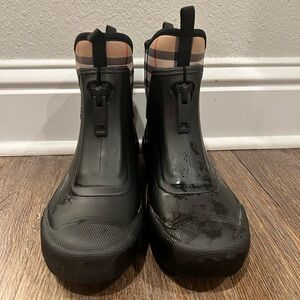 Burberry ankle rain boots